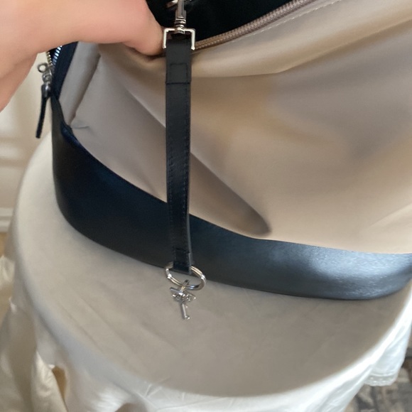Want Les Essentiels Piper Backpack ✨ two tone zipper x lock x keys - Picture 5 of 17